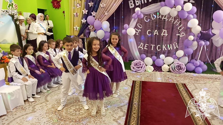Выпускной в подготовительной группе "Ласточки"