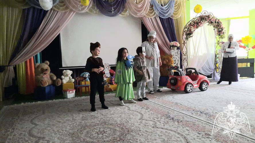 Спортивное развлечение "За здоровьем в детский сад"