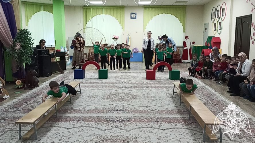 Спортивное развлечение в старшей группе "Ласточки" (провела инструктор по физической культуре Циздоева Л.А.)