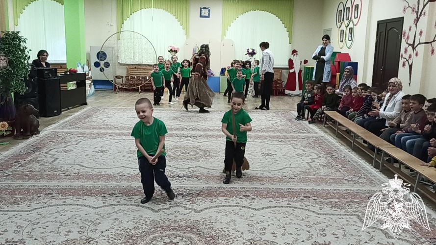 Спортивное развлечение в старшей группе "Ласточки" (провела инструктор по физической культуре Циздоева Л.А.)