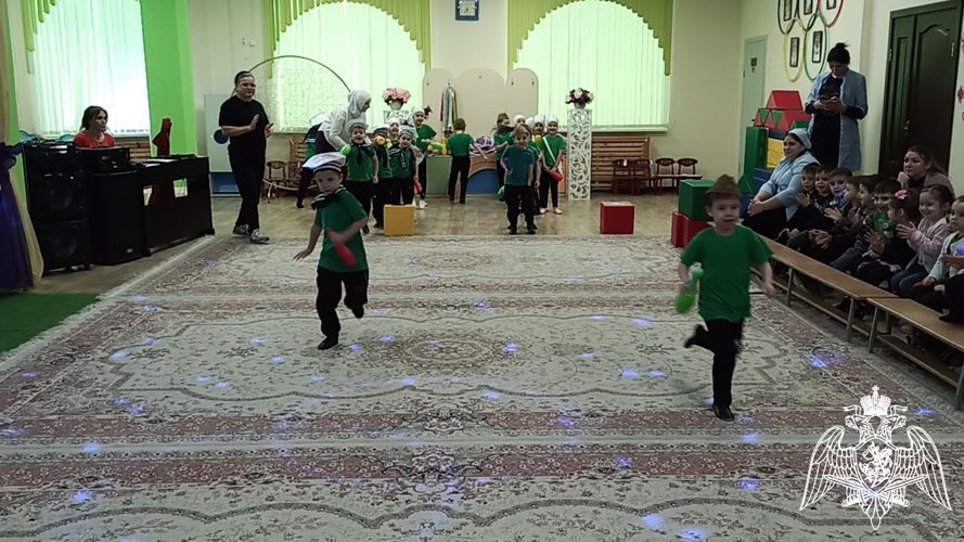 Спортивный праздник к 23 февраля в старшей группе "Ласточки" (провела: инструктор по физической культуре Циздоева Л.А.)