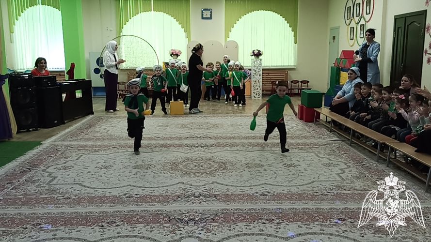 Спортивный праздник к 23 февраля в старшей группе "Ласточки" (провела: инструктор по физической культуре Циздоева Л.А.)