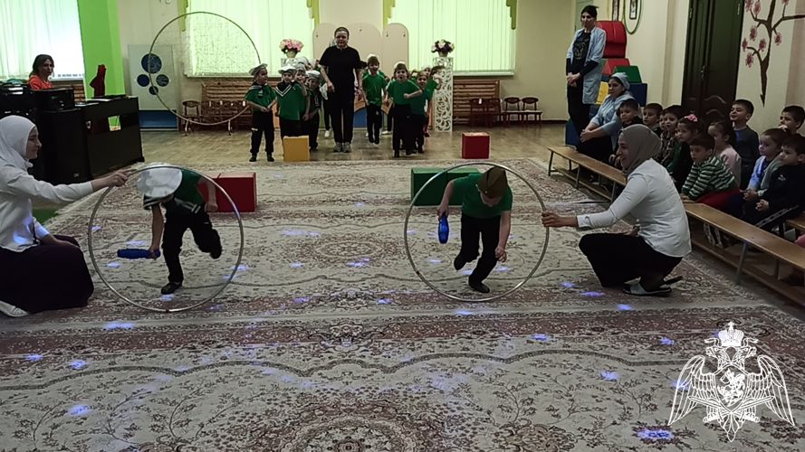 Спортивный праздник к 23 февраля в старшей группе "Ласточки" (провела: инструктор по физической культуре Циздоева Л.А.)