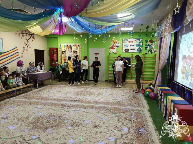 Совместный спортивный досуг педагогов с родителями  «Весенняя капель» (провела инструктор по физической культуре  Циздоева Л.А.)