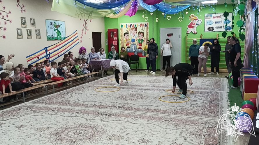Совместный спортивный досуг педагогов с родителями  «Весенняя капель» (провела инструктор по физической культуре  Циздоева Л.А.)