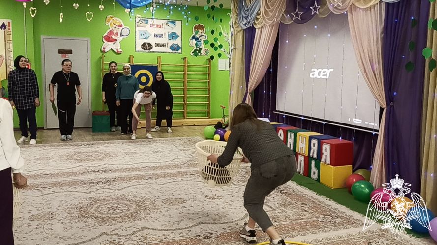Совместный спортивный досуг педагогов с родителями  «Весенняя капель» (провела инструктор по физической культуре  Циздоева Л.А.)