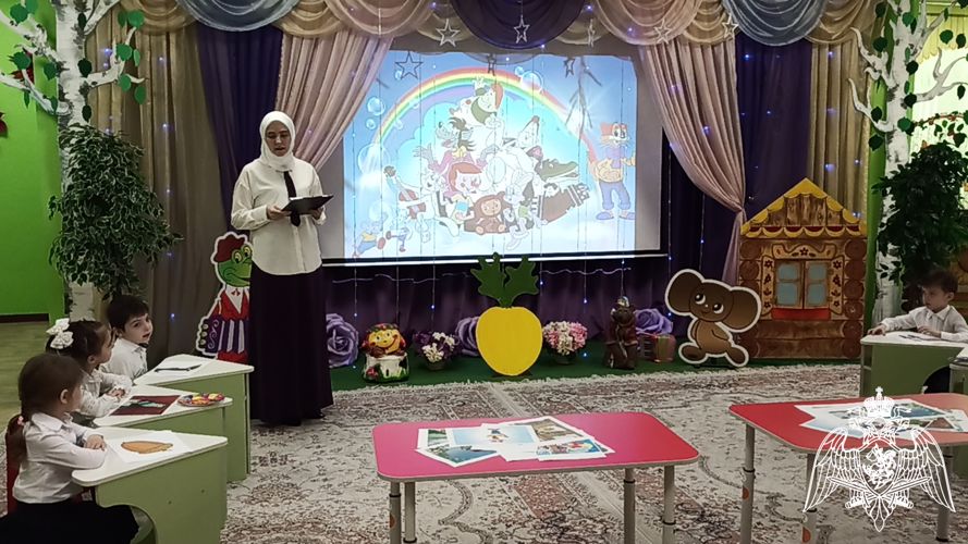 Викторина "В гостях у мультиков" с детьми старшей группы "Ласточки"(провела: воспитатель Костоева М.А.)