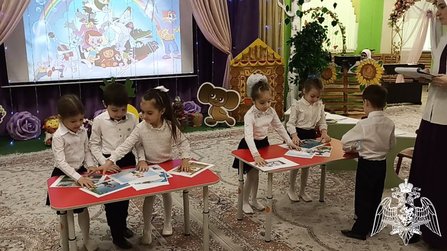 Викторина "В гостях у мультиков" с детьми старшей группы "Ласточки"(провела: воспитатель Костоева М.А.)