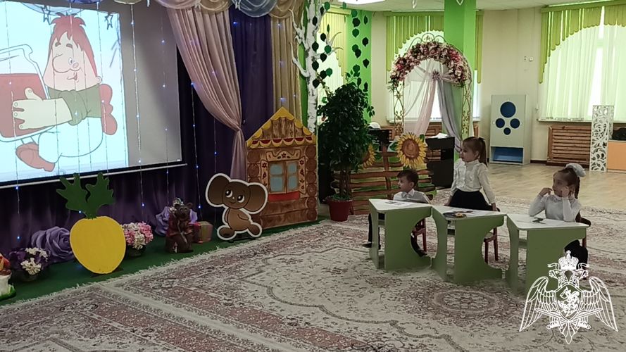 Викторина "В гостях у мультиков" с детьми старшей группы "Ласточки"(провела: воспитатель Костоева М.А.)