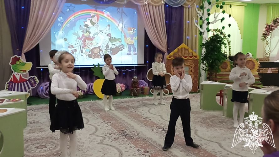 Викторина "В гостях у мультиков" с детьми старшей группы "Ласточки"(провела: воспитатель Костоева М.А.)