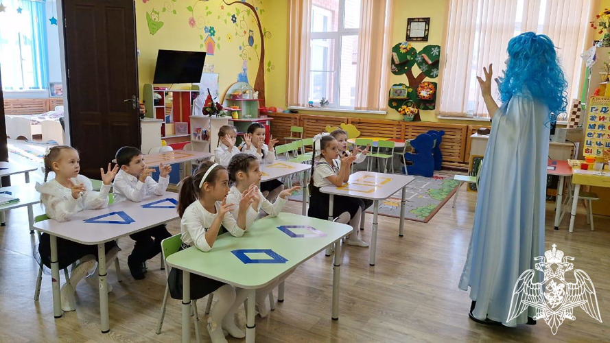 Занятие педагога-психолога Дзангиевой З.М. "Путешествие с Мальвиной в поисках волшебных ключей" 