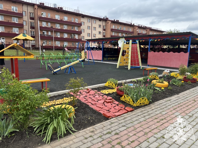 Смотр-конкурс групповых прогулочных площадок между родителями.