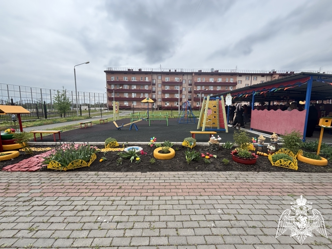 Смотр-конкурс групповых прогулочных площадок между родителями.