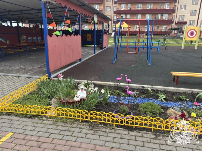 Смотр-конкурс групповых прогулочных площадок между родителями.