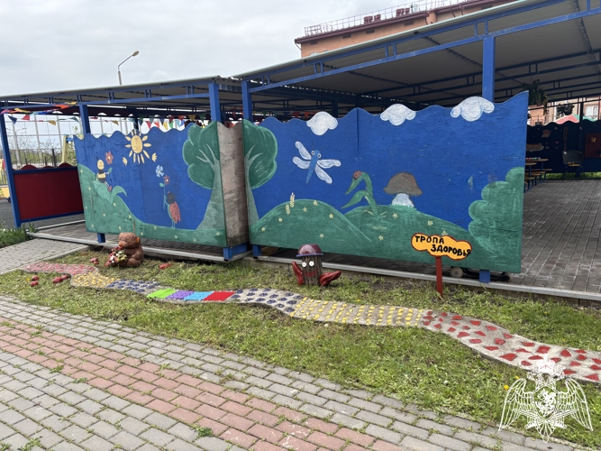 Смотр-конкурс групповых прогулочных площадок между родителями.