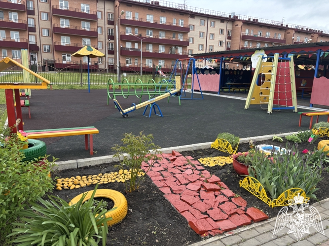 Смотр-конкурс групповых прогулочных площадок между родителями.