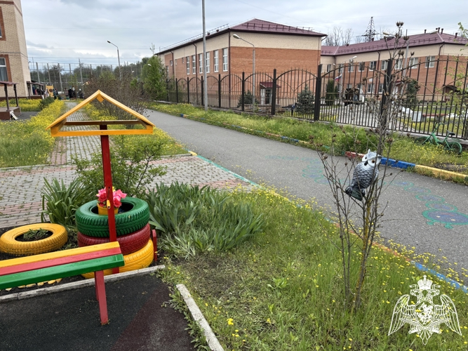 Смотр-конкурс групповых прогулочных площадок между родителями.