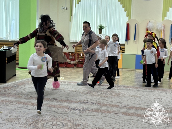 Спортивный развлечение  в старшей группе  «В гостях у сказки» 