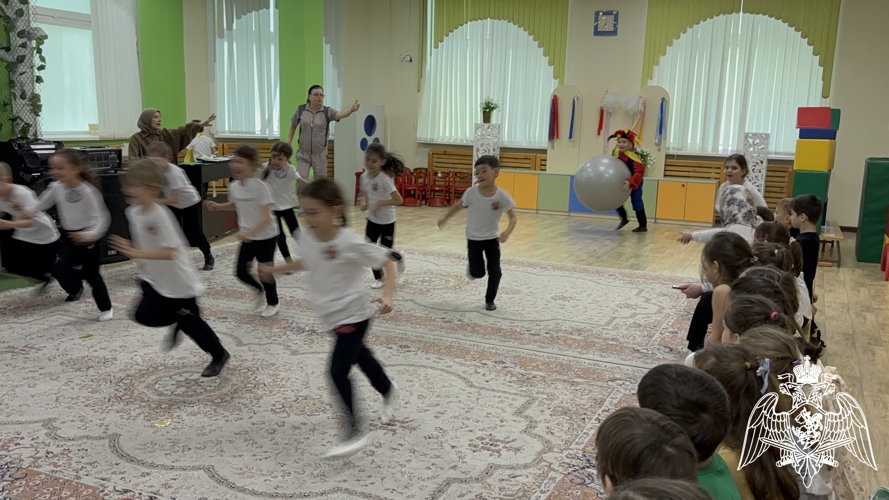 Спортивный развлечение  в старшей группе  «В гостях у сказки» 