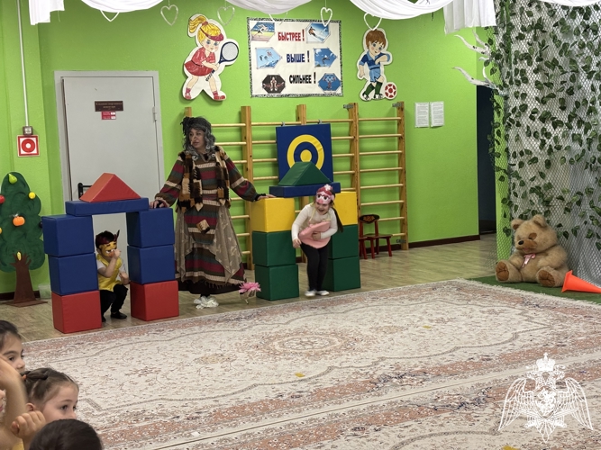 Спортивный развлечение  в старшей группе  «В гостях у сказки» 