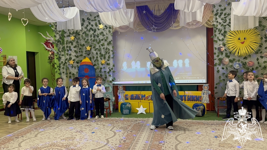 День космонавтики.
