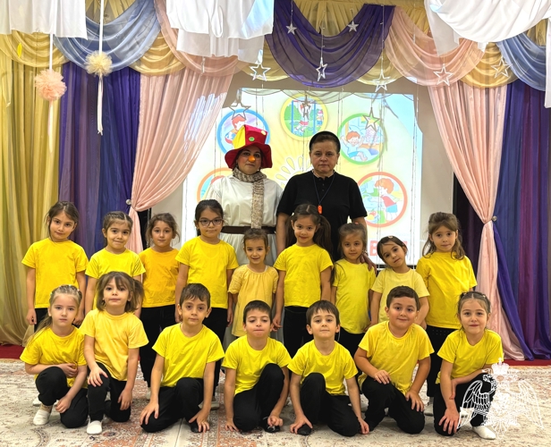Физкультурный досуг  «Мы растём здоровыми, крепкими,  весёлыми» 